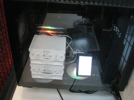 A white box with a white device in it

AI-generated content may be incorrect.