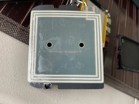 A square grey object with white lines

AI-generated content may be incorrect.