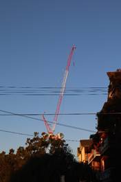 A crane in the sky

AI-generated content may be incorrect.